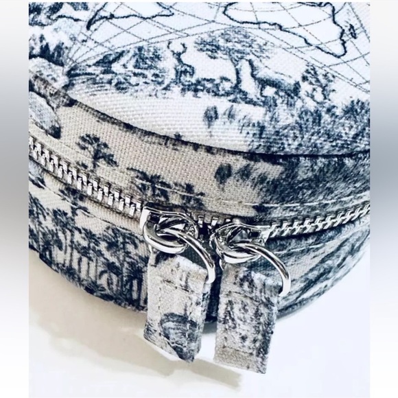 🌟 NEW BUNDLE- DIOR AROUND THE WORLD - Picture 12 of 13